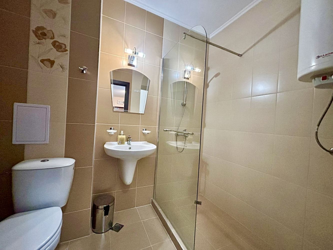 Przestronny apartament z dwiema sypialniami i prywatnym ogrodem w Nesebyrze – komfort, spokój i doskonale utrzymany teren