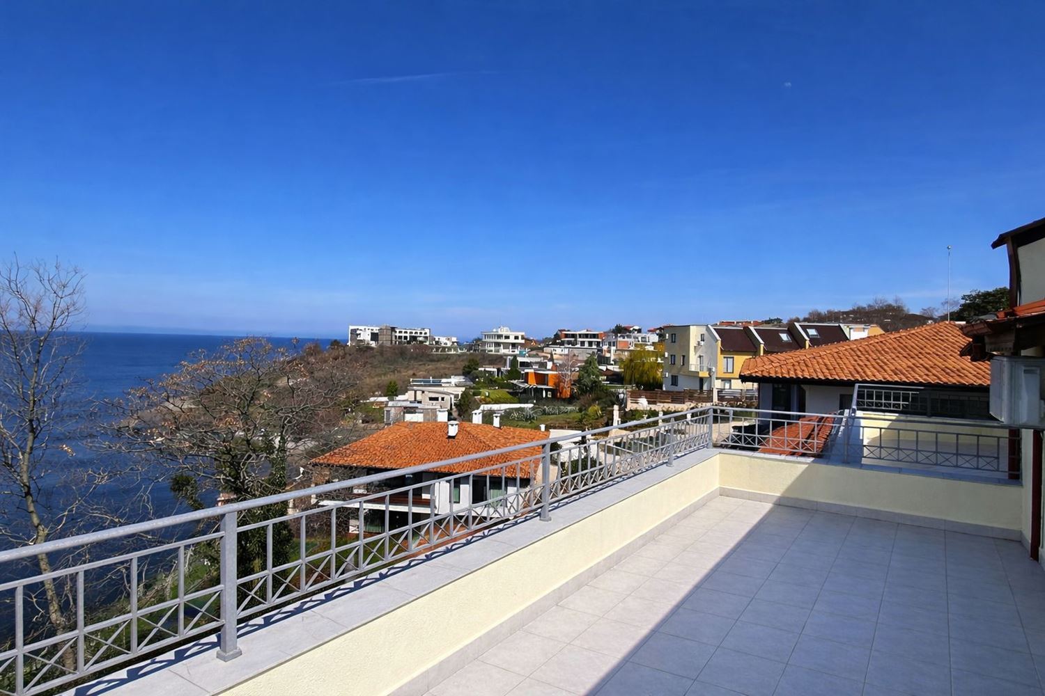 Mieszkanie dwupoziomowe w pierwszej linii brzegowej w Sozopolu z panoramicznymi widokami i butikową lokalizacją