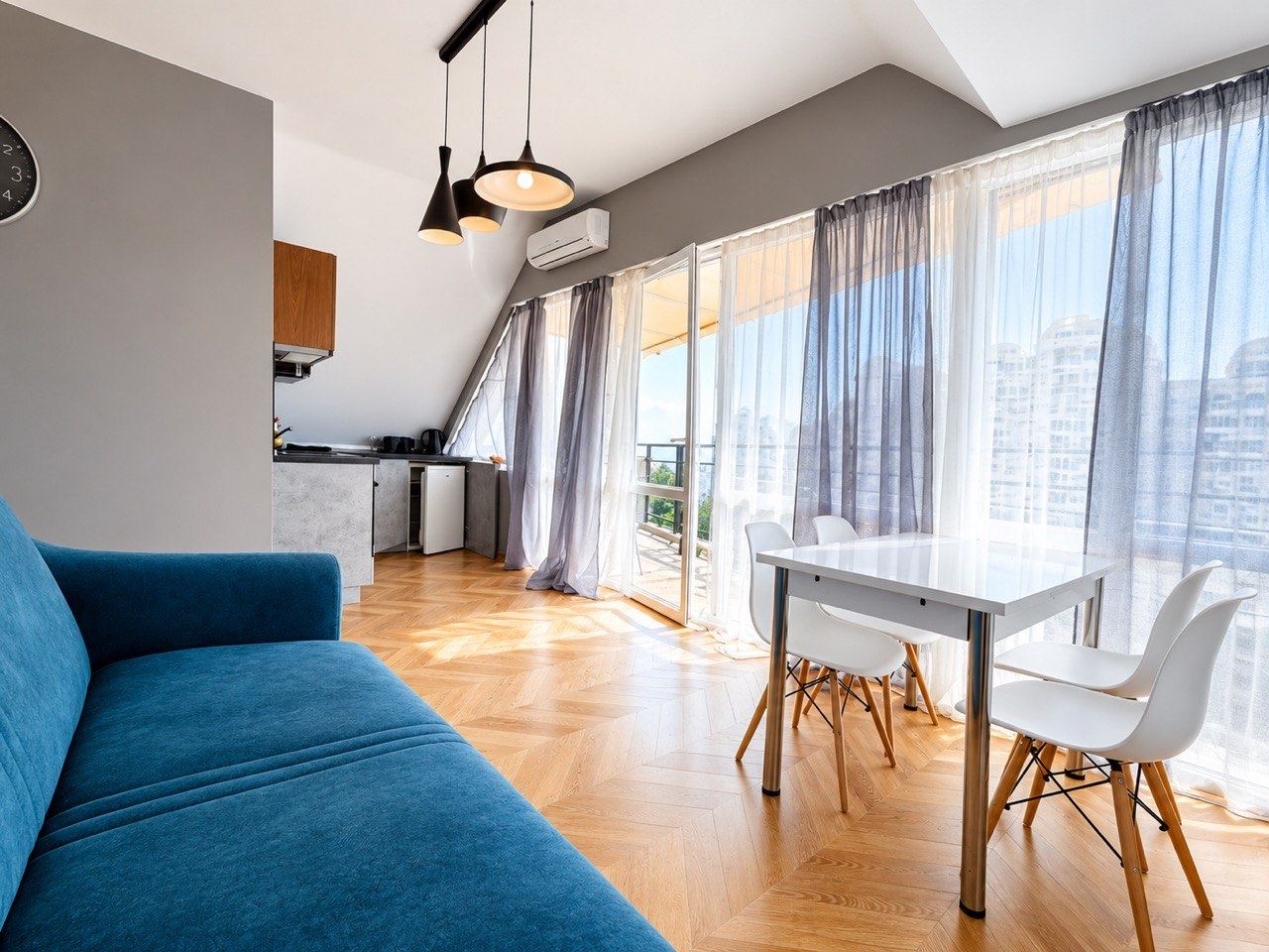 Przytulny apartament z jedną sypialnią i widokiem na morze w Świętym Własie – komfort, spokój i doskonała inwestycja