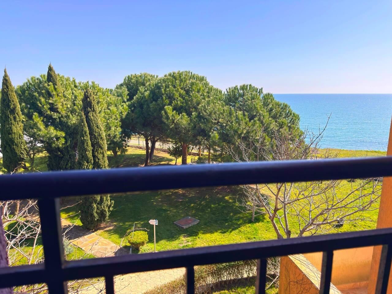 Przestronne mieszkanie z dwoma sypialniami na pierwszej linii w Aheloy – komfort, luksus i wygoda dla całej rodziny