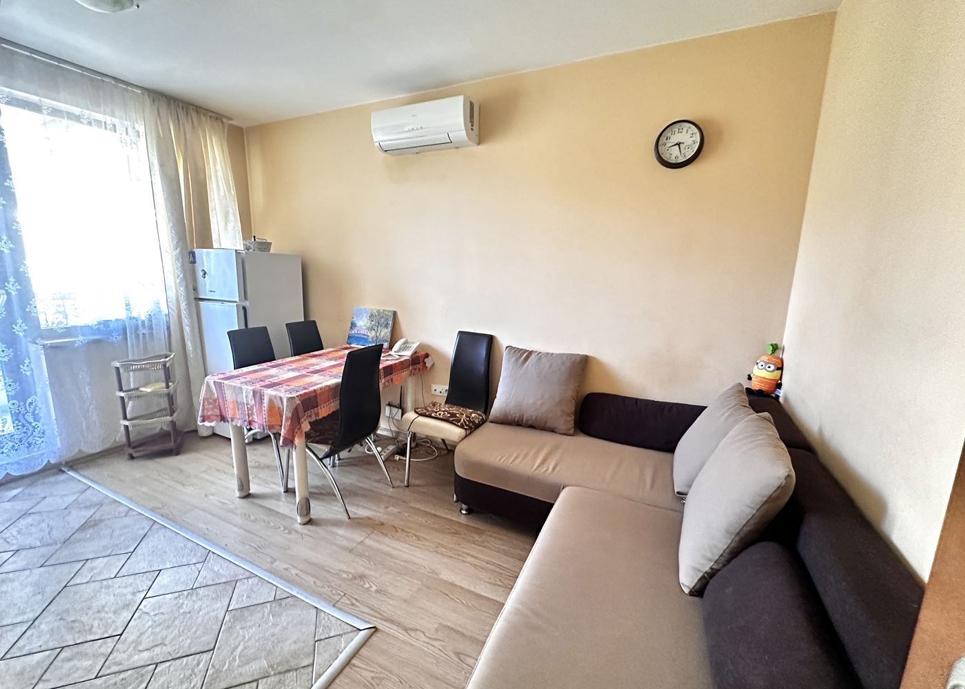 Apartament z jedną sypialnią w pierwszej linii brzegowej w Świętym Własie – przytulność i morska atmosfera