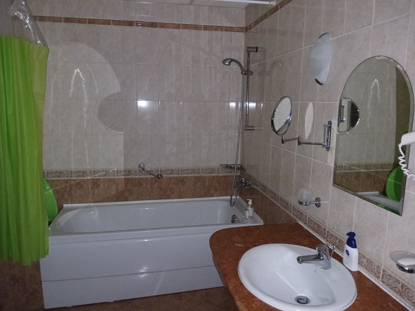 Atrakcyjny apartament z jedną sypialnią przy samej plaży w Pomorie – komfort, baseny i strefa SPA