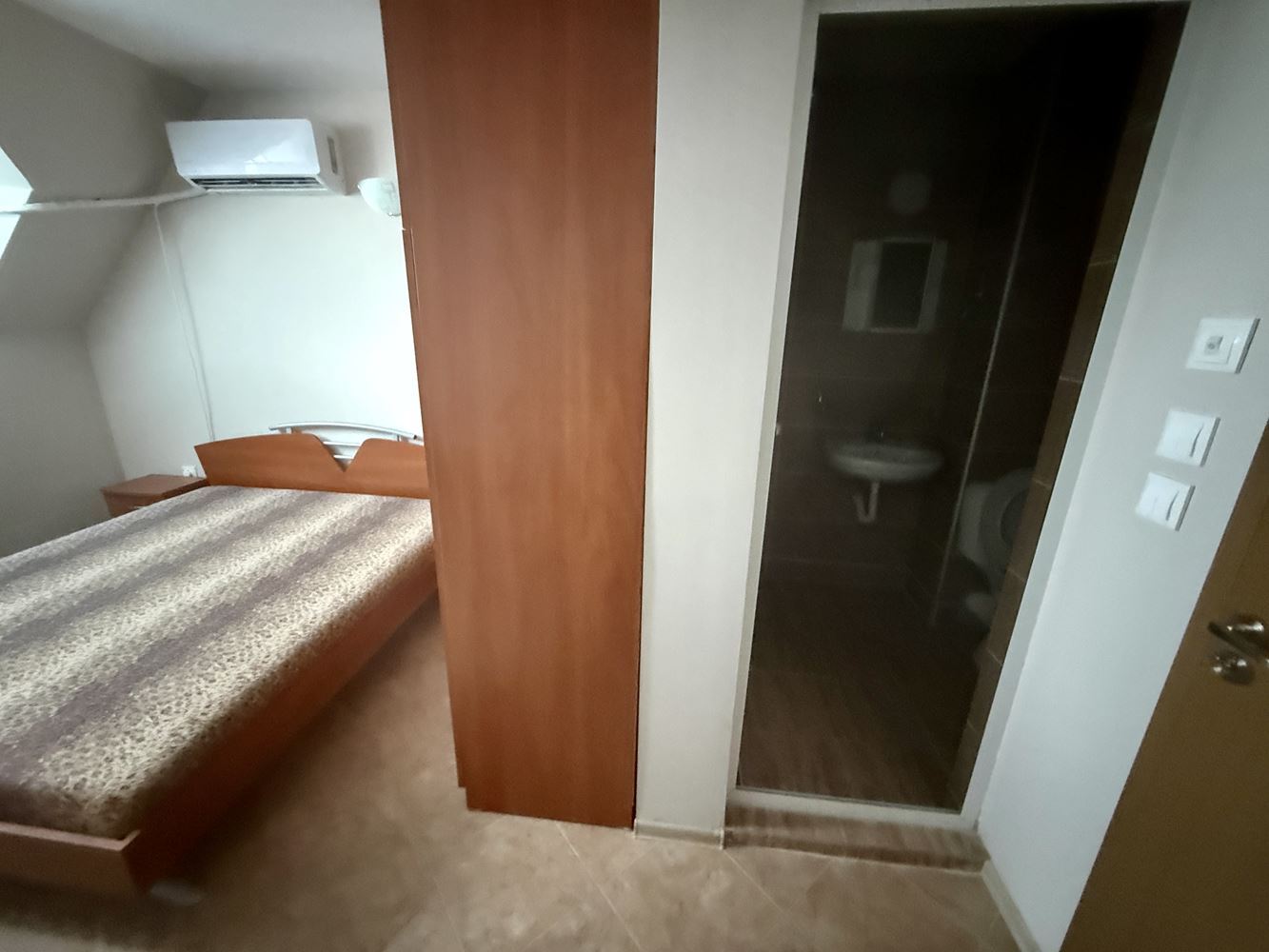 Kompaktowe i funkcjonalne studio w Ravdzie – gotowe do zamieszkania