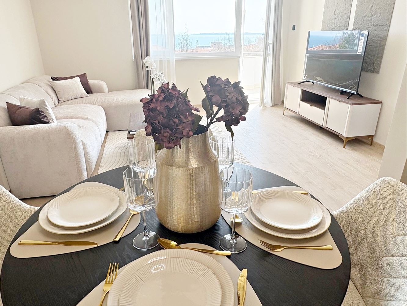 Dwa niezależne przestrzenie mieszkalne z widokiem na morze w centrum Świętego Własu – designerskie wnętrze i własne miejsce parkingowe