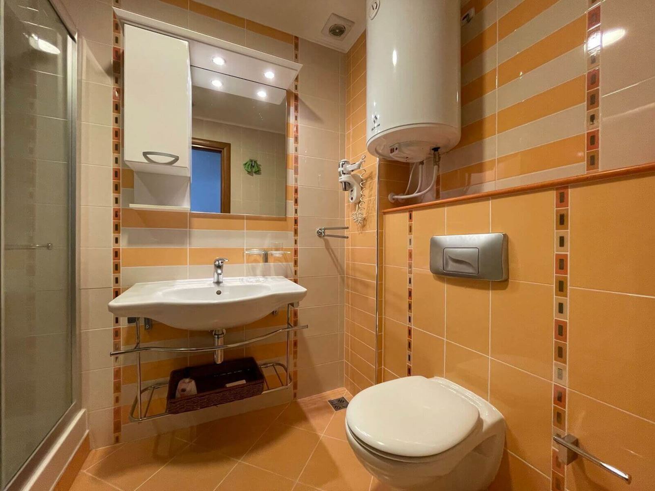 Wysoki standard i różnorodne udogodnienia – Doskonałe dwupokojowe mieszkanie w luksusowym kompleksie przy plaży w Ravda