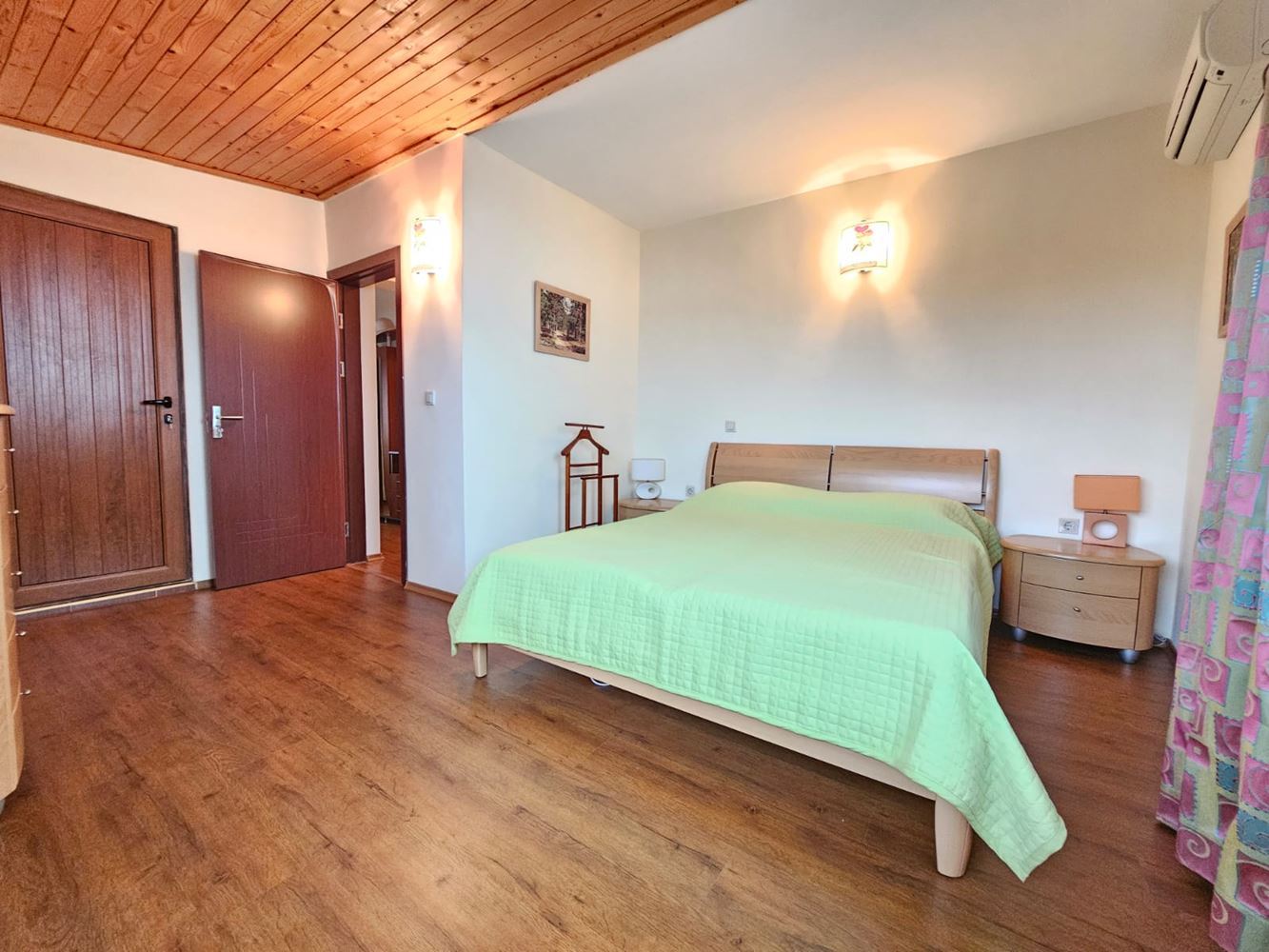 Przestronny apartament z trzema sypialniami na pierwszej linii morza w Sozopolu z wyjątkowym panoramicznym tarasem