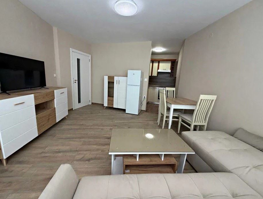 Apartament w pierwszej linii brzegowej w Elenite – generalny remont, prąd do użytku mieszkalnego i bezpośredni dostęp do plaży