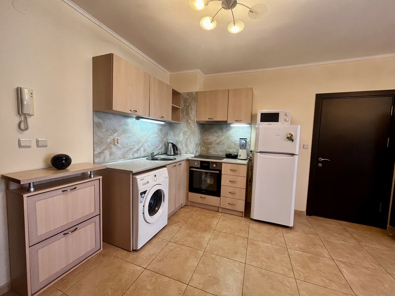 Przestronny apartament z dwiema sypialniami w Nesebyrze – w pełni umeblowany i gotowy do zamieszkania