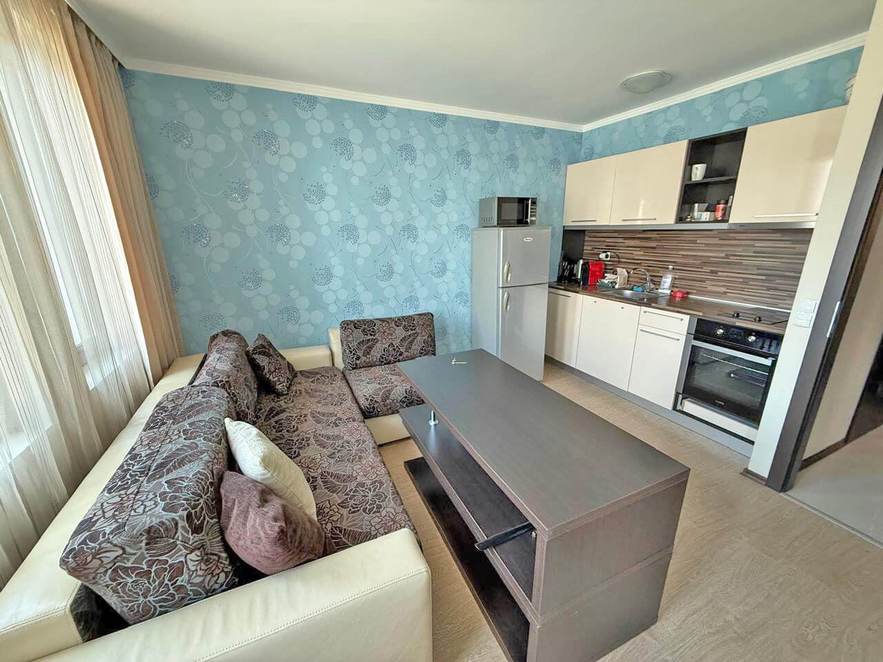 Elegancki apartament z jedną sypialnią w Świętym Własie – komfort, spokój i śródziemnomorski styl blisko morza