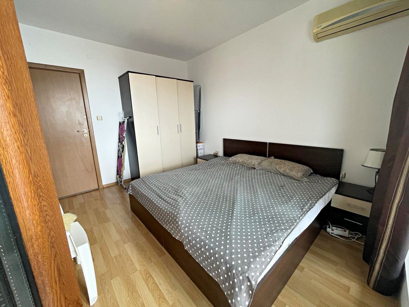 Apartament z jedną sypialnią z panoramicznym widokiem na morze w Świętym Własie – styl, komfort i doskonała inwestycja
