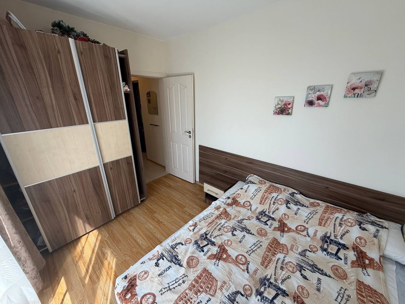  Apartament z jedną sypialnią w sercu Rawdy – przytulne mieszkanie z widokiem na zieleń