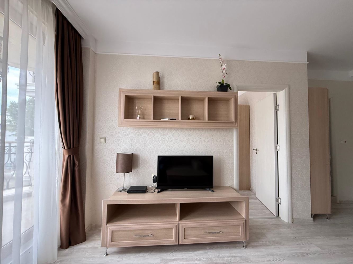 Apartament z jedną sypialnią w luksusowym kompleksie w Słonecznym Brzegu z imponującymi basenami i strefami wypoczynku