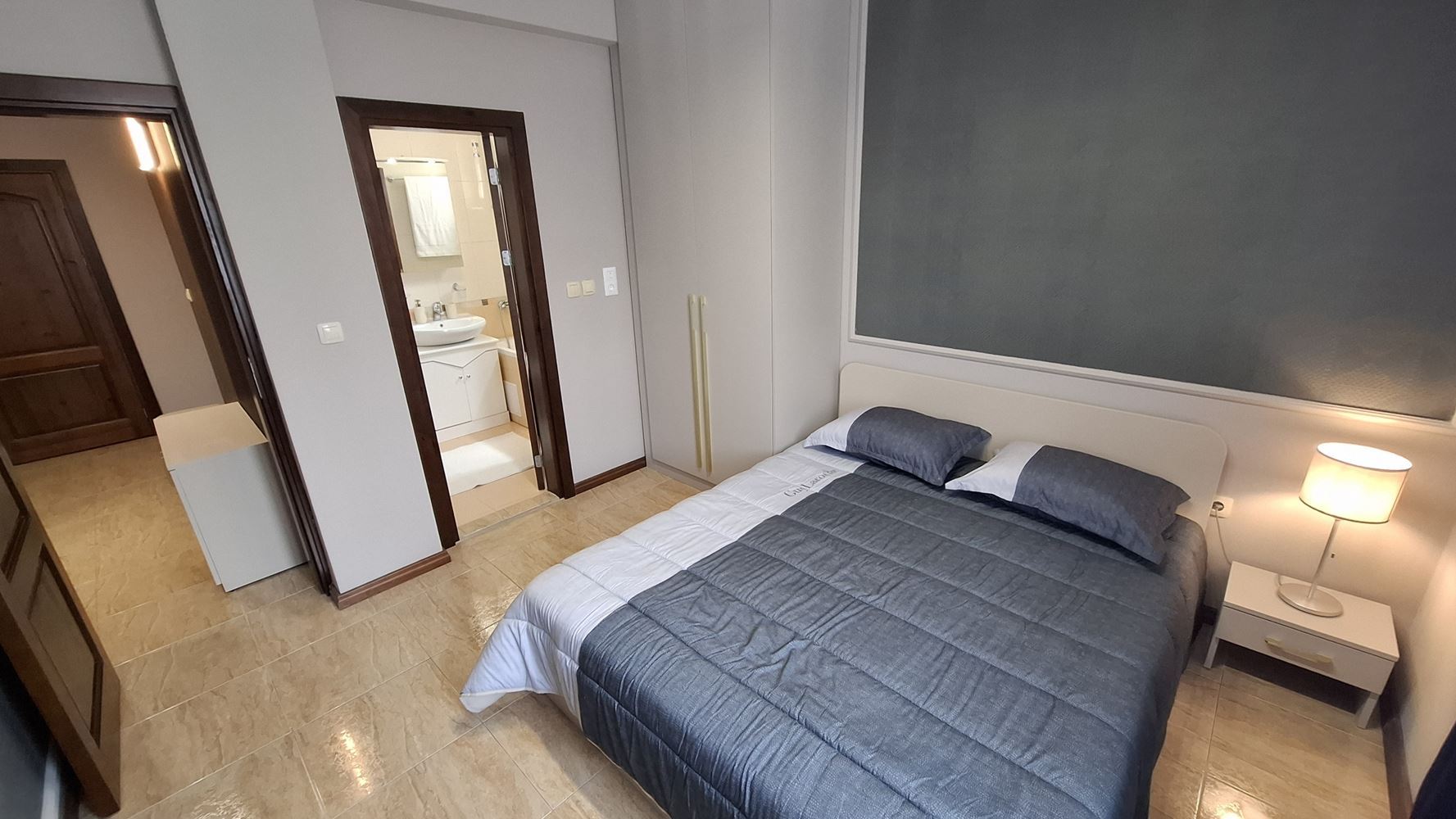 Luksusowy apartament z dwiema sypialniami przy pierwszej linii morza w Świętym Własie – wyjątkowa morska atmosfera i prestiżowy komfort