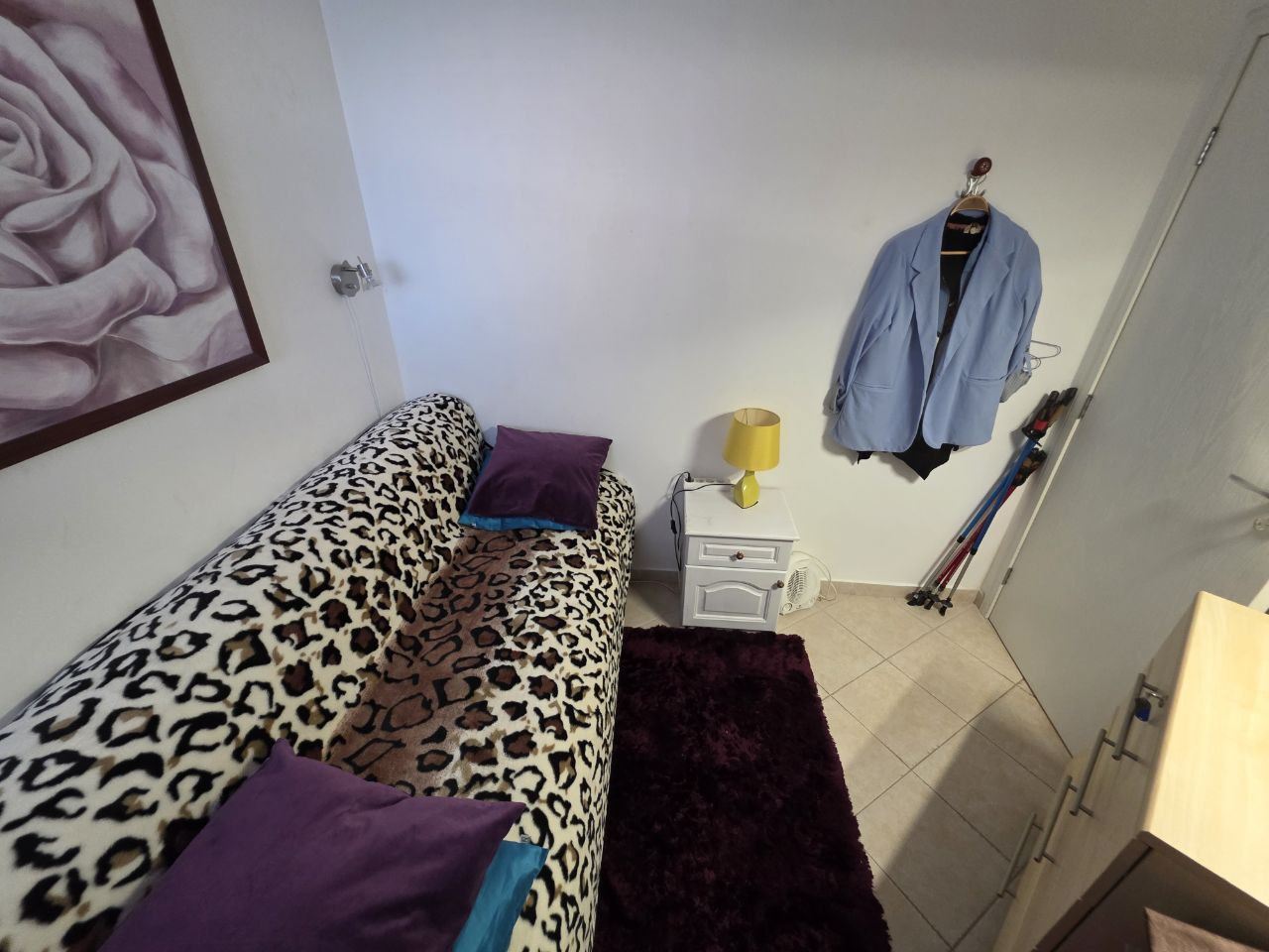 Przestronny apartament z dwiema sypialniami w przytulnym kompleksie 300 metrów od morza w Rawdzie