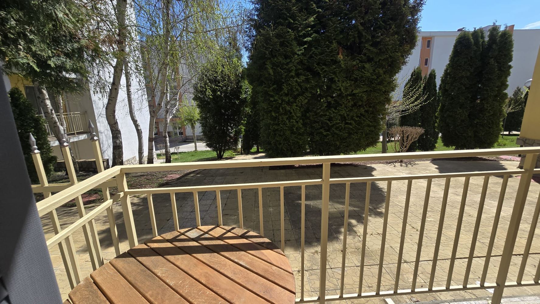 Stylowy apartament z jedną sypialnią w elitarnym kompleksie w Świętym Własie – komfort, spokój i całoroczna wygoda