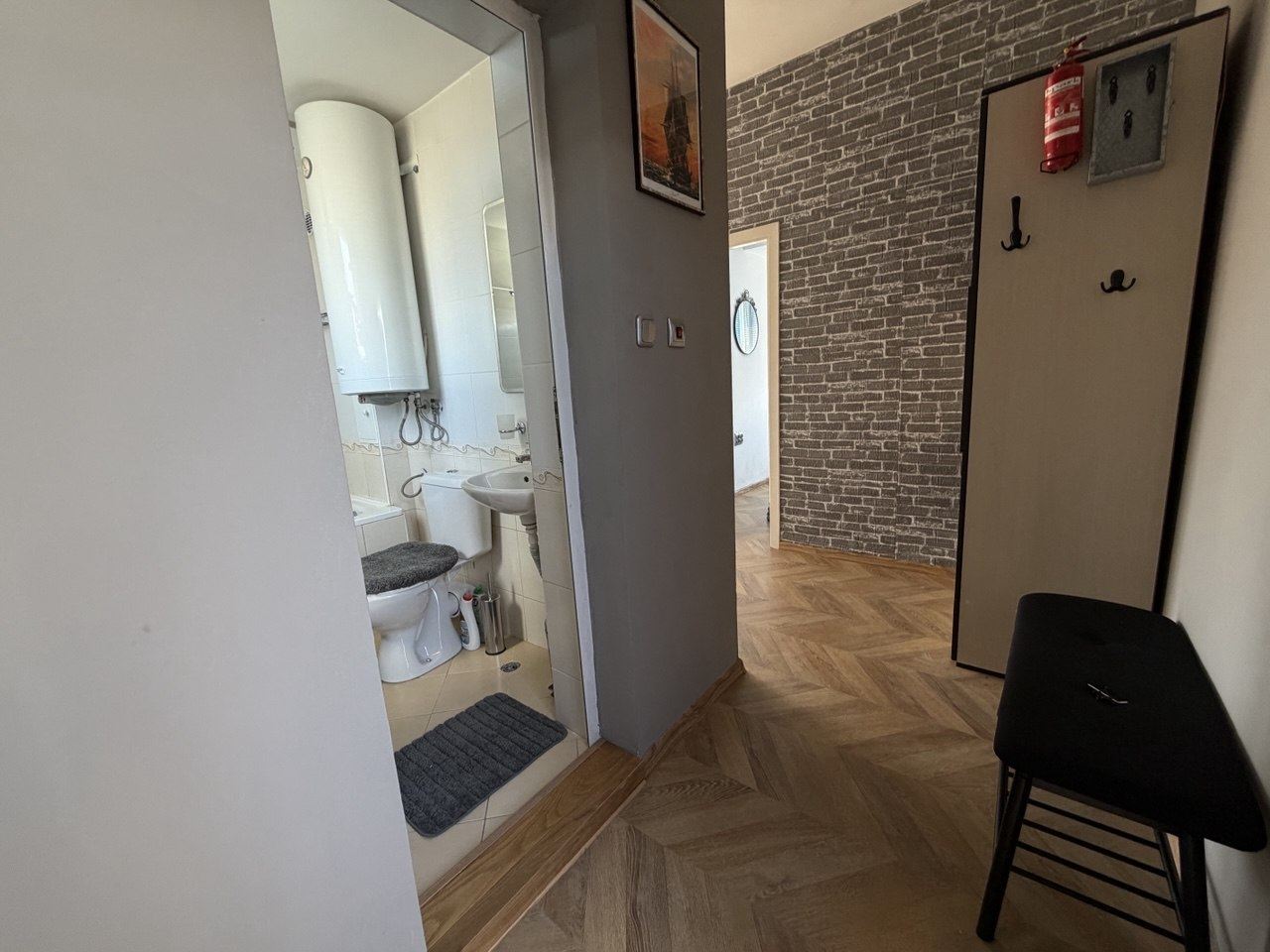 Przytulny apartament z jedną sypialnią i widokiem na morze w Świętym Własie – komfort, spokój i doskonała inwestycja