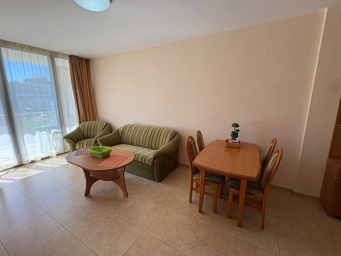 Apartament z jedną sypialnią w Słonecznym Brzegu – komfort w kompleksie z basenami i zjeżdżalniami wodnymi