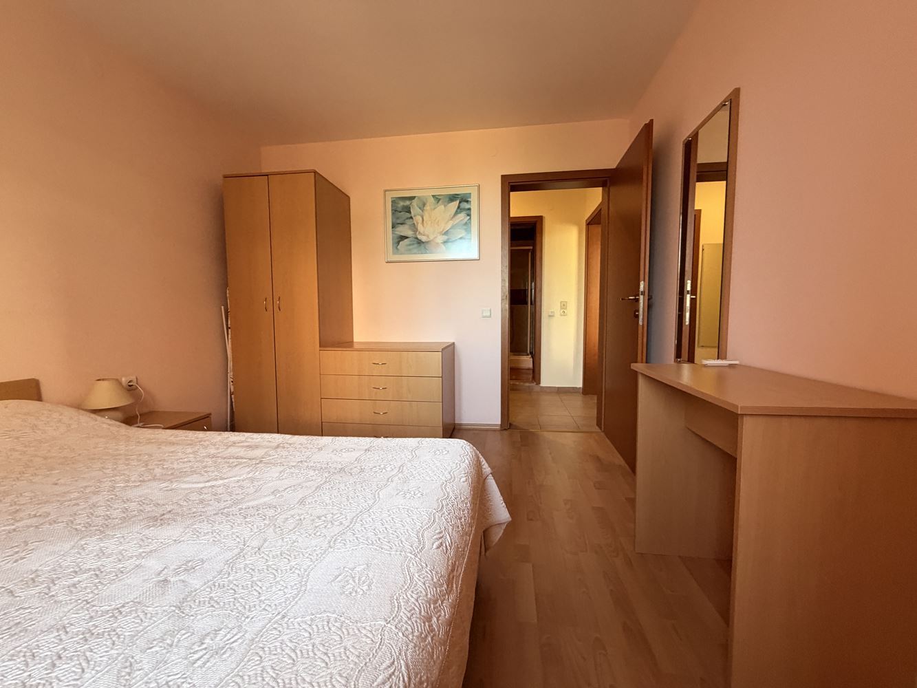 Apartament w absolutnie pierwszej linii w Świętym Własie! Przestronny apartament z jedną sypialnią z pięknym widokiem na morze