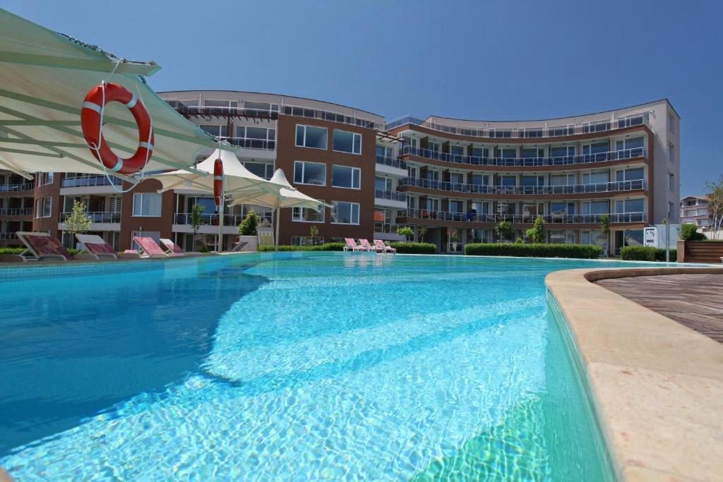 Apartament z jedną sypialnią z widokiem na morze w Czernomorec – wyjątkowa nieruchomość w kompleksie 200 metrów od plaży