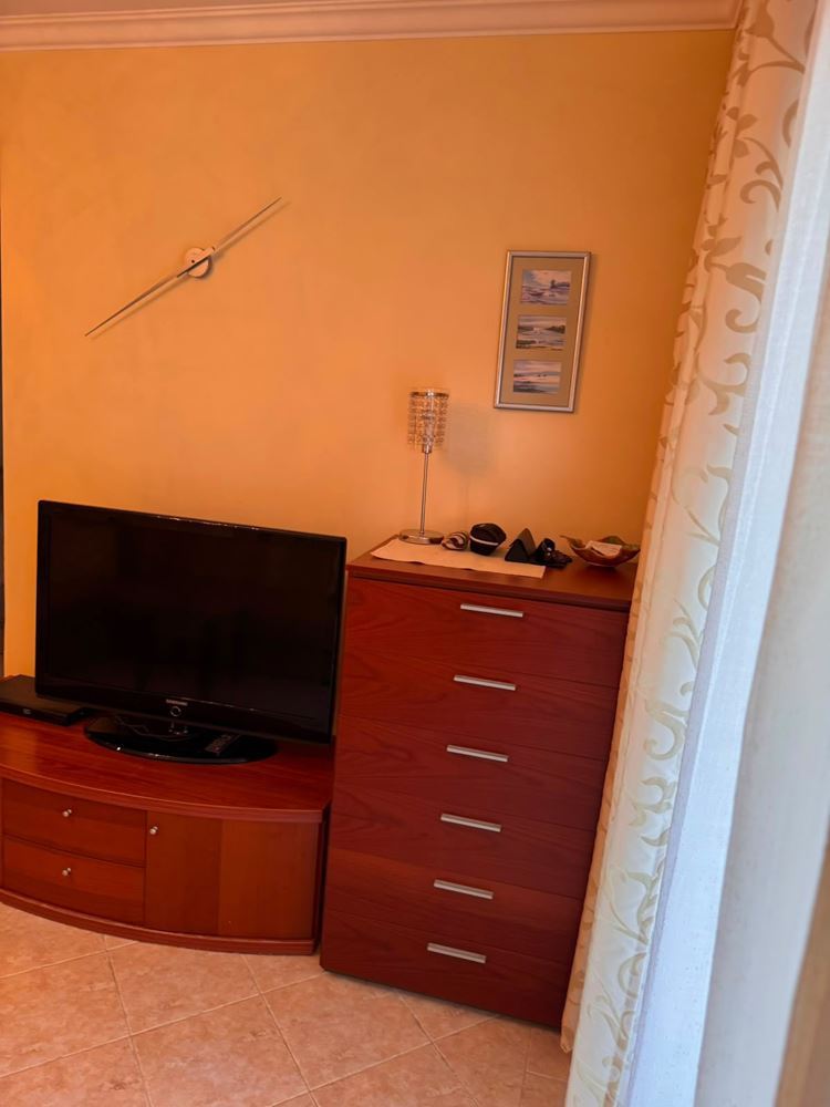 Apartament z dwiema sypialniami i widokiem na morze wśród sosen – luksus i spokój przy samej plaży w Sozopolu
