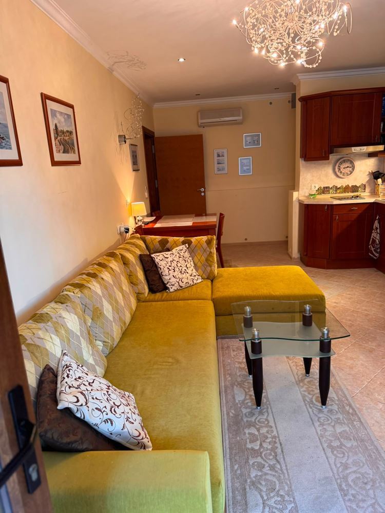 Apartament z dwiema sypialniami i widokiem na morze wśród sosen – luksus i spokój przy samej plaży w Sozopolu