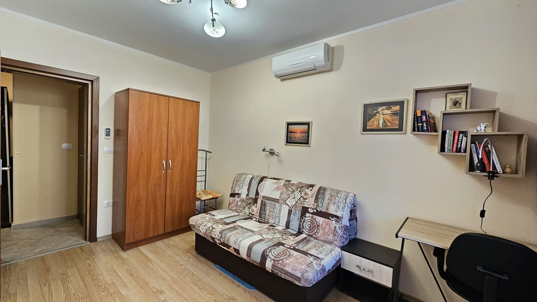 Przestronny apartament z dwiema sypialniami na pierwszej linii brzegowej z prywatną plażą w Sweti Własie