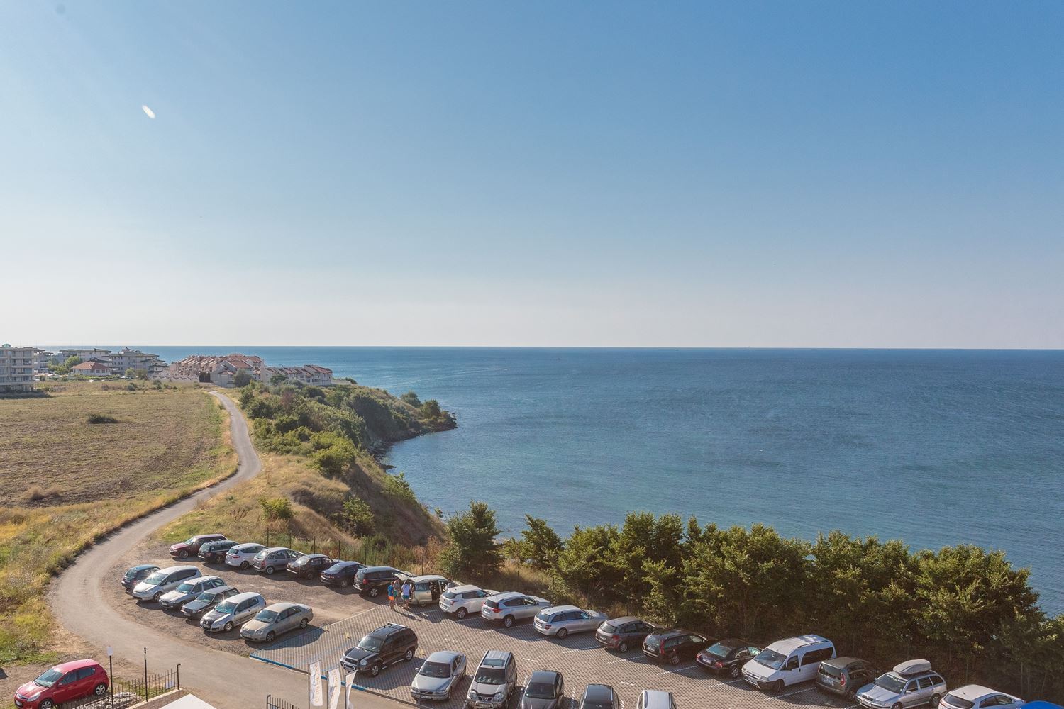 Pierwsza linia brzegowa z piękną panoramą morza – przestronne mieszkanie z jedną sypialnią i dwoma tarasami