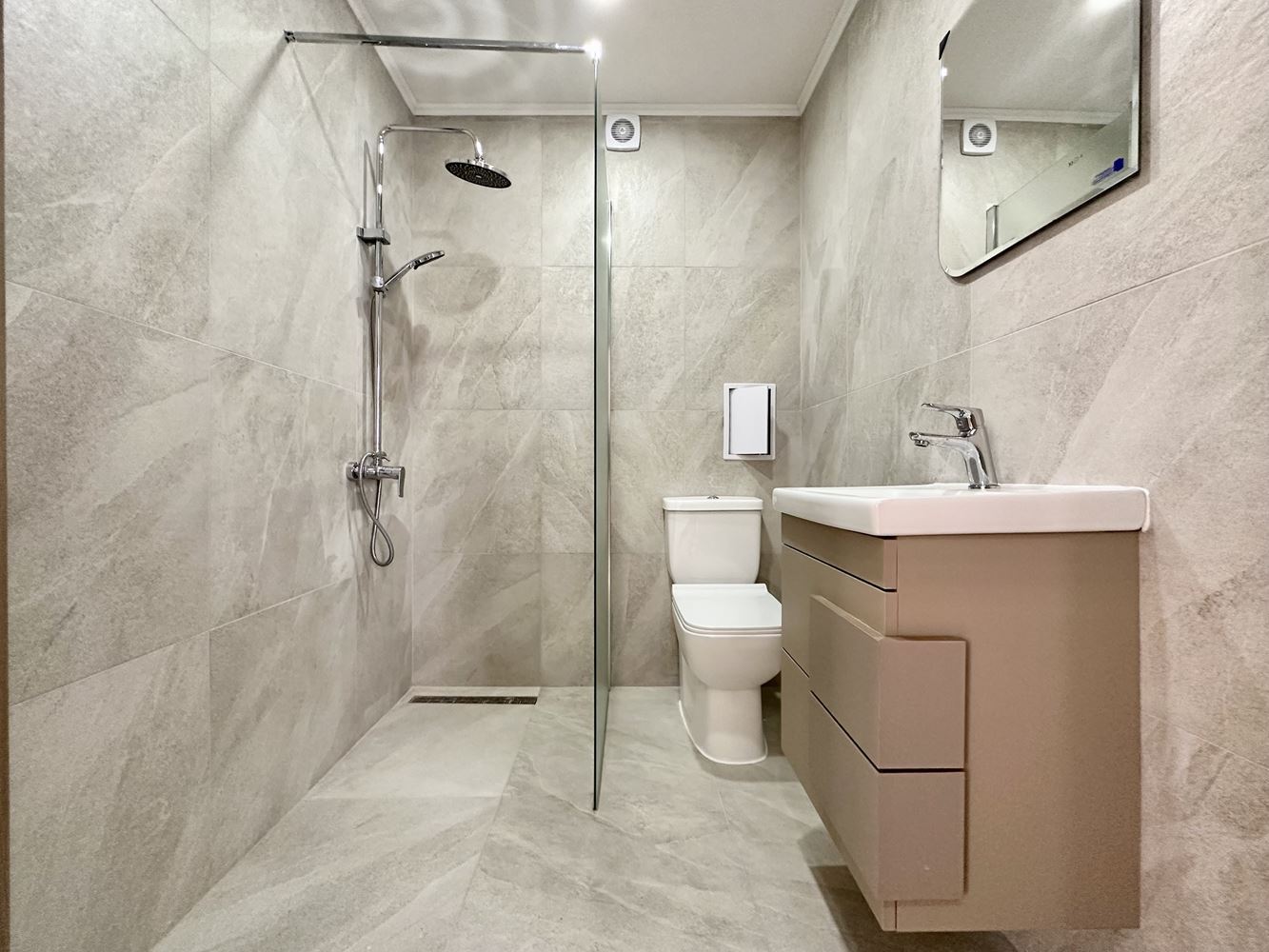 Przytulne mieszkanie z jedną sypialnią z widokiem na basen i tereny zielone w Słonecznym Brzegu – gotowe do użytku