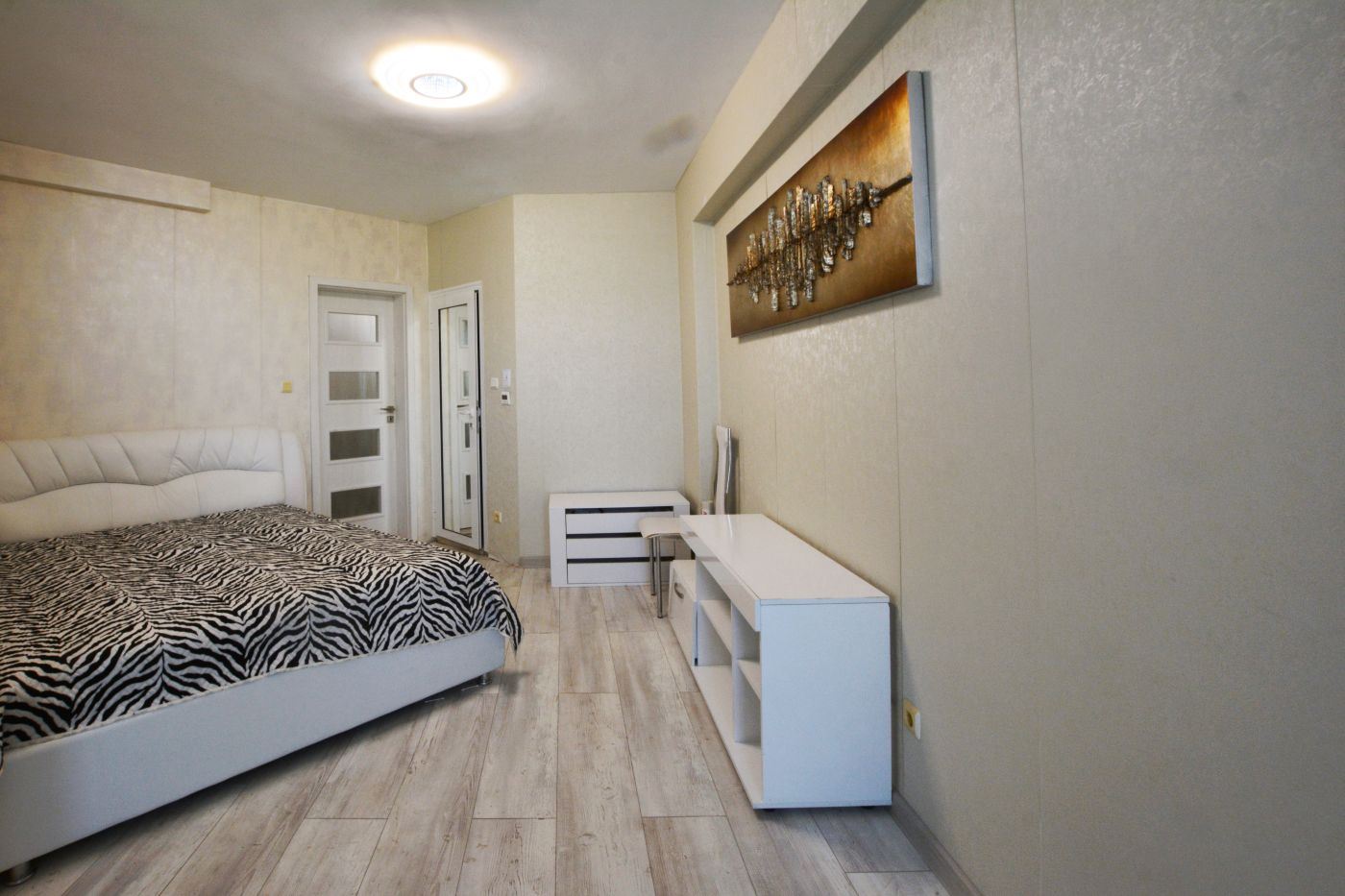 Luksusowy apartament trzypokojowy z widokiem na morze na pierwszej linii w Rawdzie – 114 m², dwa tarasy i pełen komfort