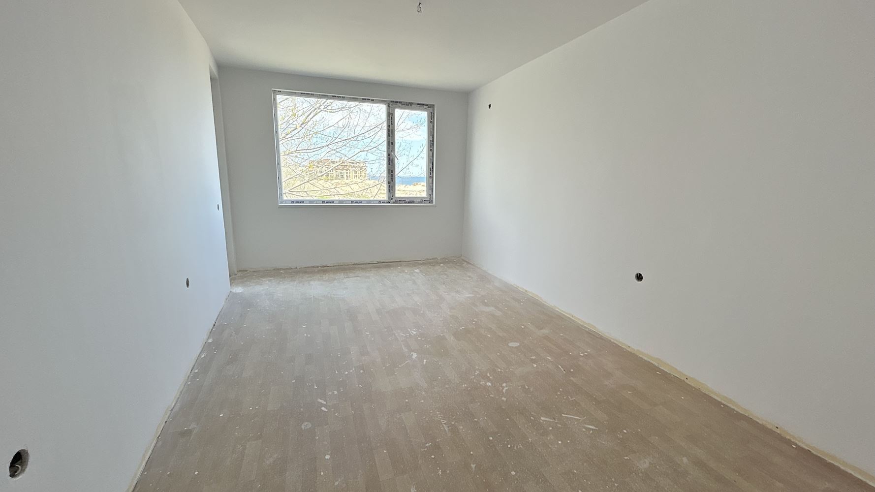 Ekskluzywne mieszkanie z dwiema sypialniami w pierwszej linii brzegowej w Słonecznym Brzegu – panoramiczny widok na morze i prestiżowa lokalizacja
