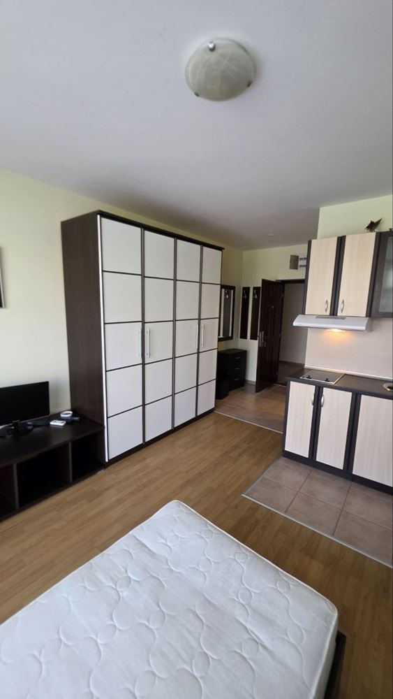 Praktyczne i przytulne studio w Słonecznym Brzegu – komfort i spokój z widokiem na basen