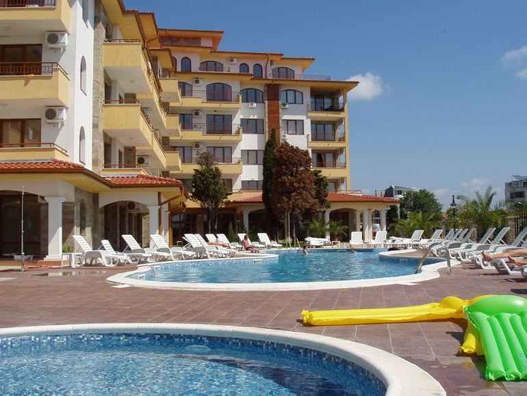 Przestronny apartament z dwiema sypialniami zaledwie kilka metrów od plaży w Rawdzie