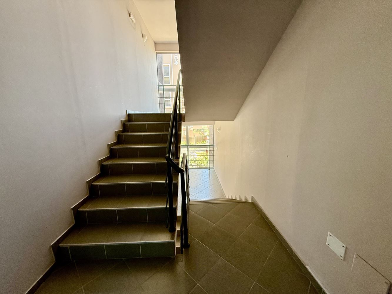 Kompaktowe i funkcjonalne studio w Ravdzie – gotowe do zamieszkania