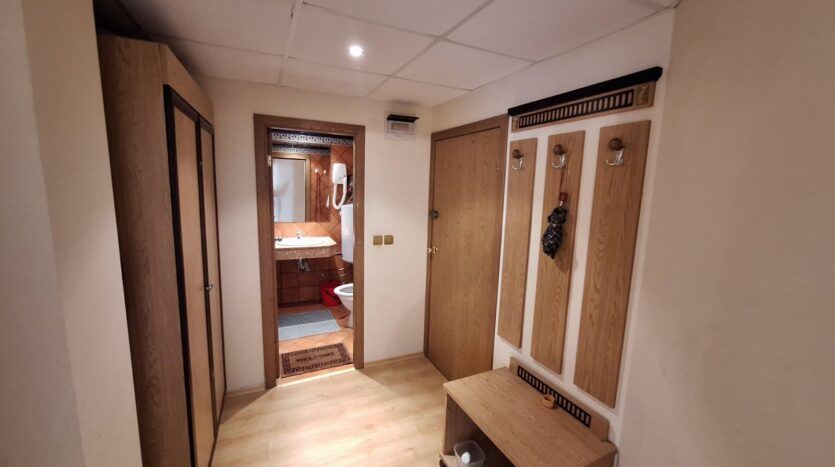 Dwupokojowe mieszkanie w pierwszej linii w Elenite z widokiem na morze i wysokim potencjałem inwestycyjnym