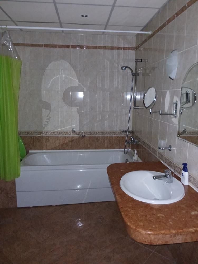 Atrakcyjny apartament z jedną sypialnią przy samej plaży w Pomorie – komfort, baseny i strefa SPA