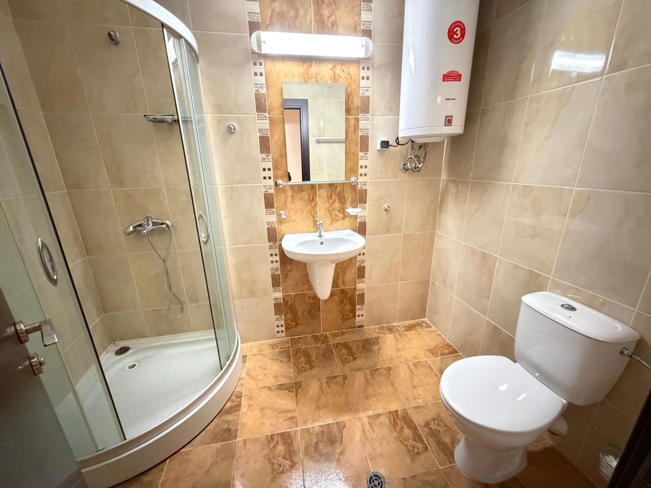 Apartament z dwiema sypialniami i widokiem na basen w Nesebyrze – przestrzeń, komfort i doskonała lokalizacja zaledwie 300 metrów od morza