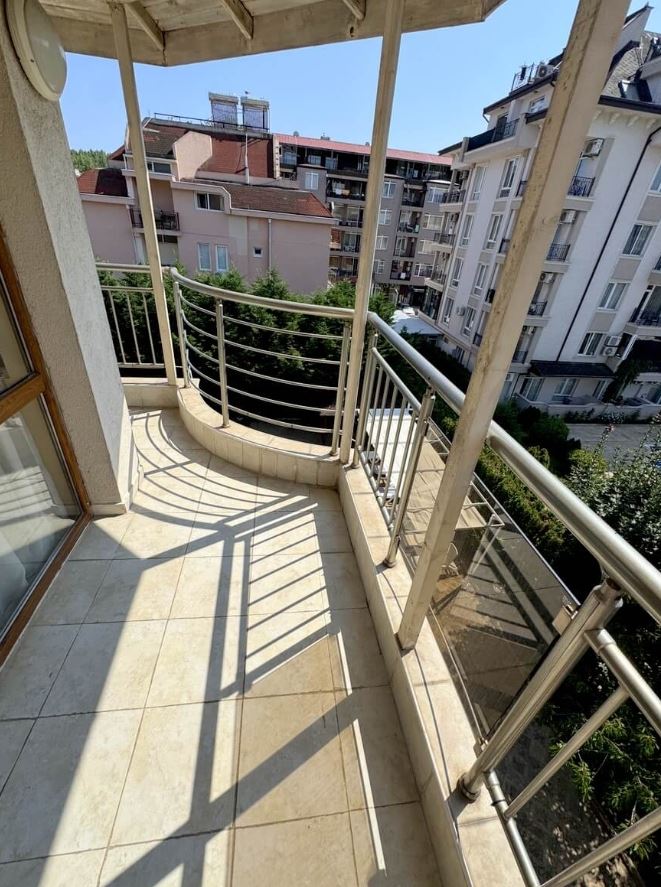 Przestronny apartament z dwiema sypialniami w Słonecznym Brzegu – komfort, spokój i przyjemna okolica