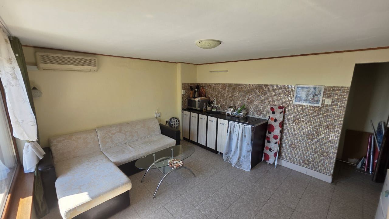 Dwupoziomowy apartament z widokiem na morze w Pomorie – bez opłaty za utrzymanie