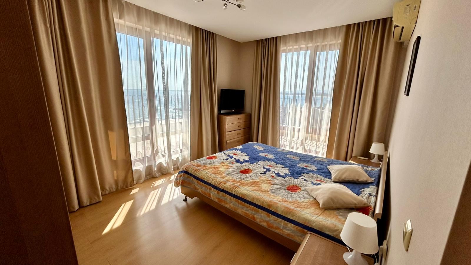 Święty Włas – apartament z trzema sypialniami z bezpośrednim panoramicznym widokiem na morze w kompleksie przy samej plaży