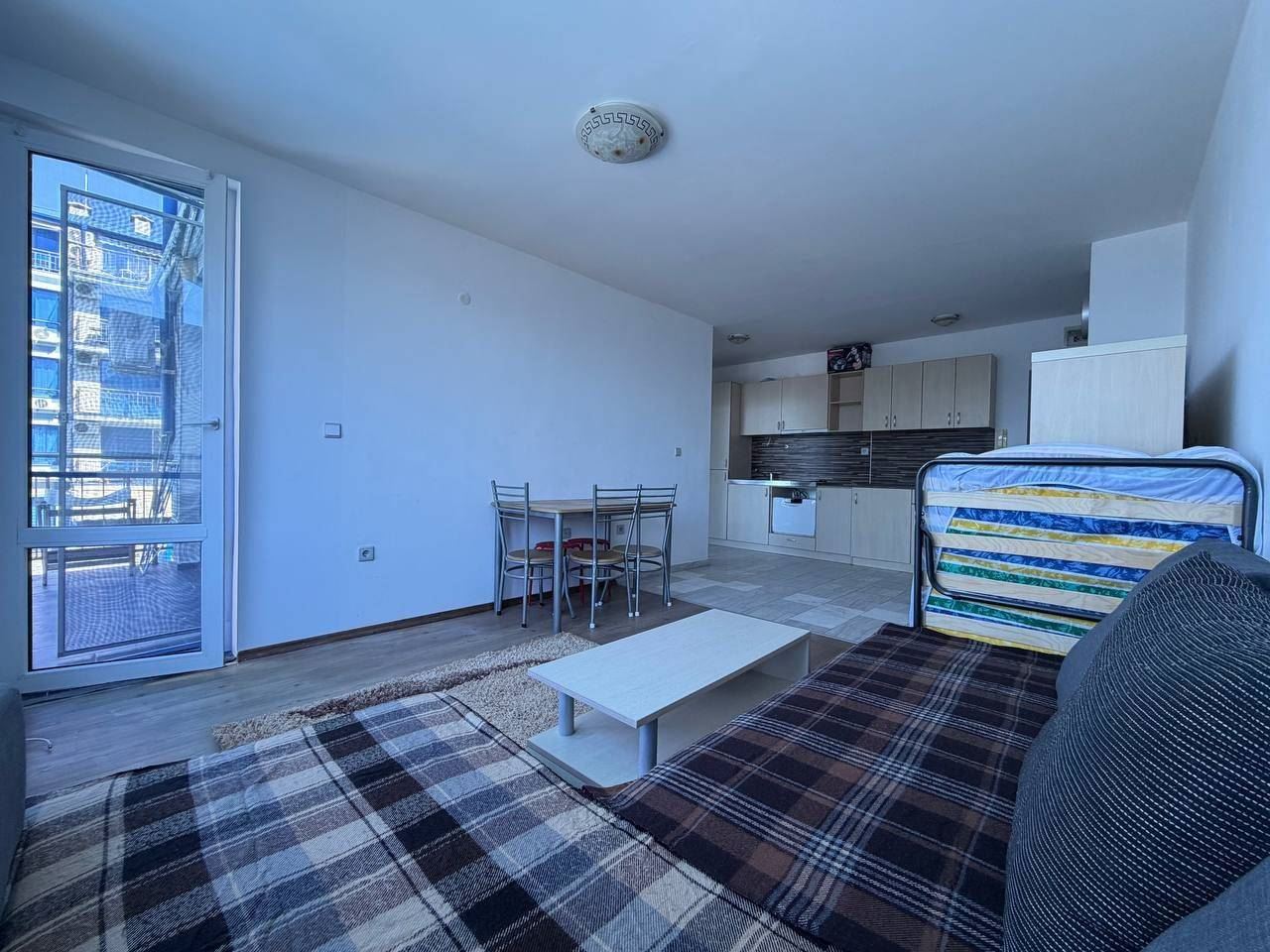 Apartament z jedną sypialnią na pierwszej linii brzegowej w Pomorie – panoramiczny widok na morze i basen