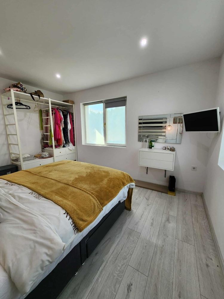 Apartament z dwiema sypialniami z widokiem na basen w Sveti Vlas – komfort, styl i doskonała lokalizacja