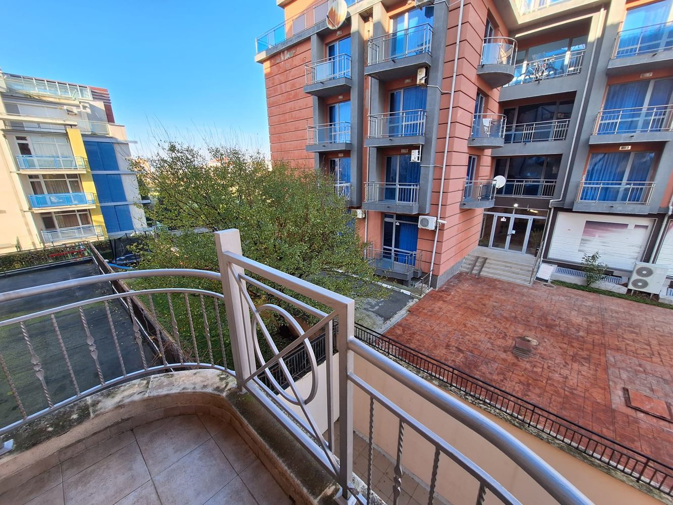 Mieszkanie z jedną sypialnią z panoramicznym widokiem na basen – Słoneczny Brzeg, tylko 300 m od morza