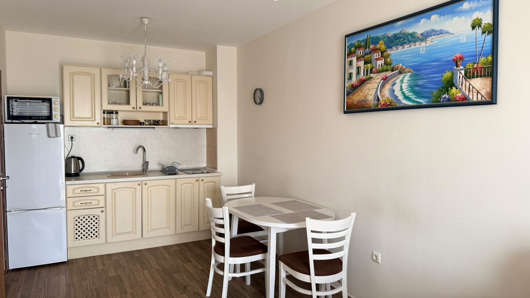 Dwupokojowy apartament z panoramicznym widokiem, o krok od morza w Rawdzie