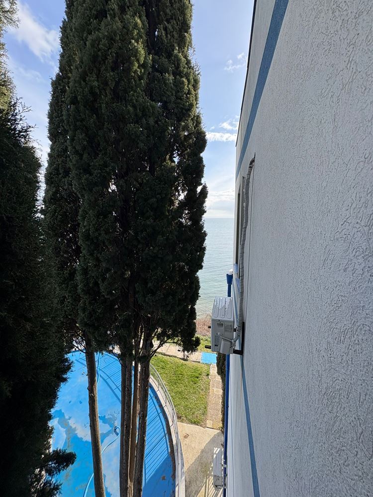  Przestronne dwupokojowe mieszkanie na pierwszej linii morza w Pomorie