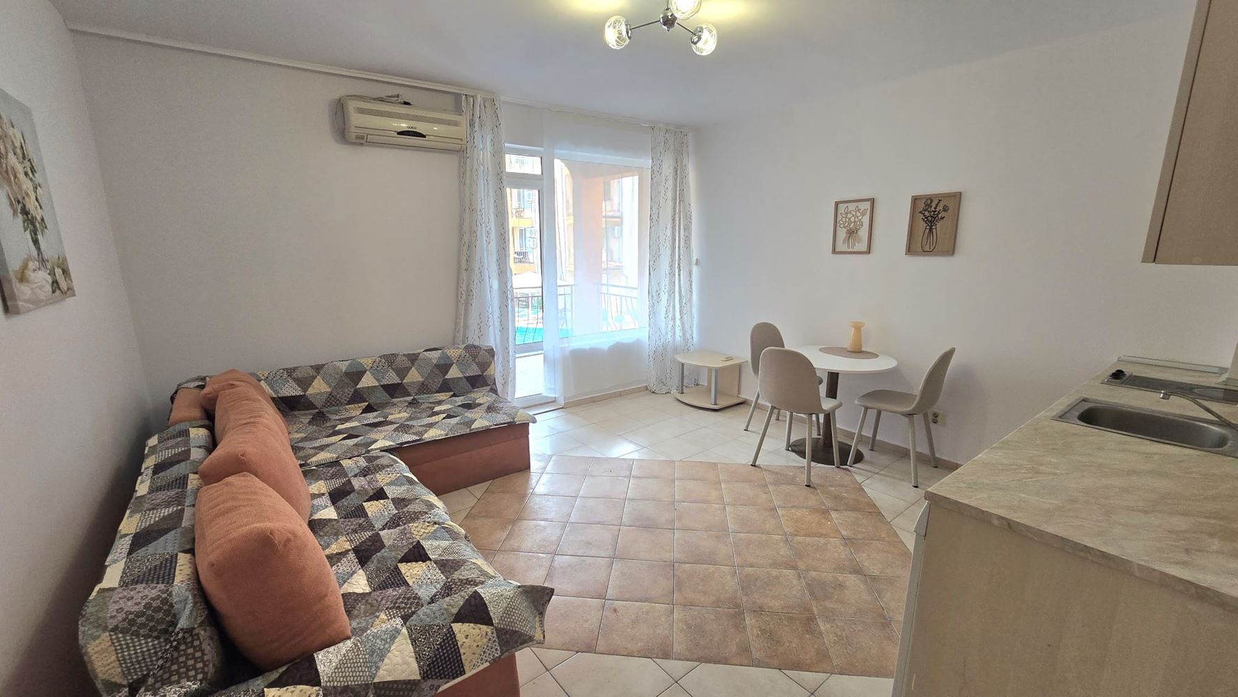 Apartament z dwiema sypialniami, ekspozycją południową i widokiem na basen w Słonecznym Brzegu