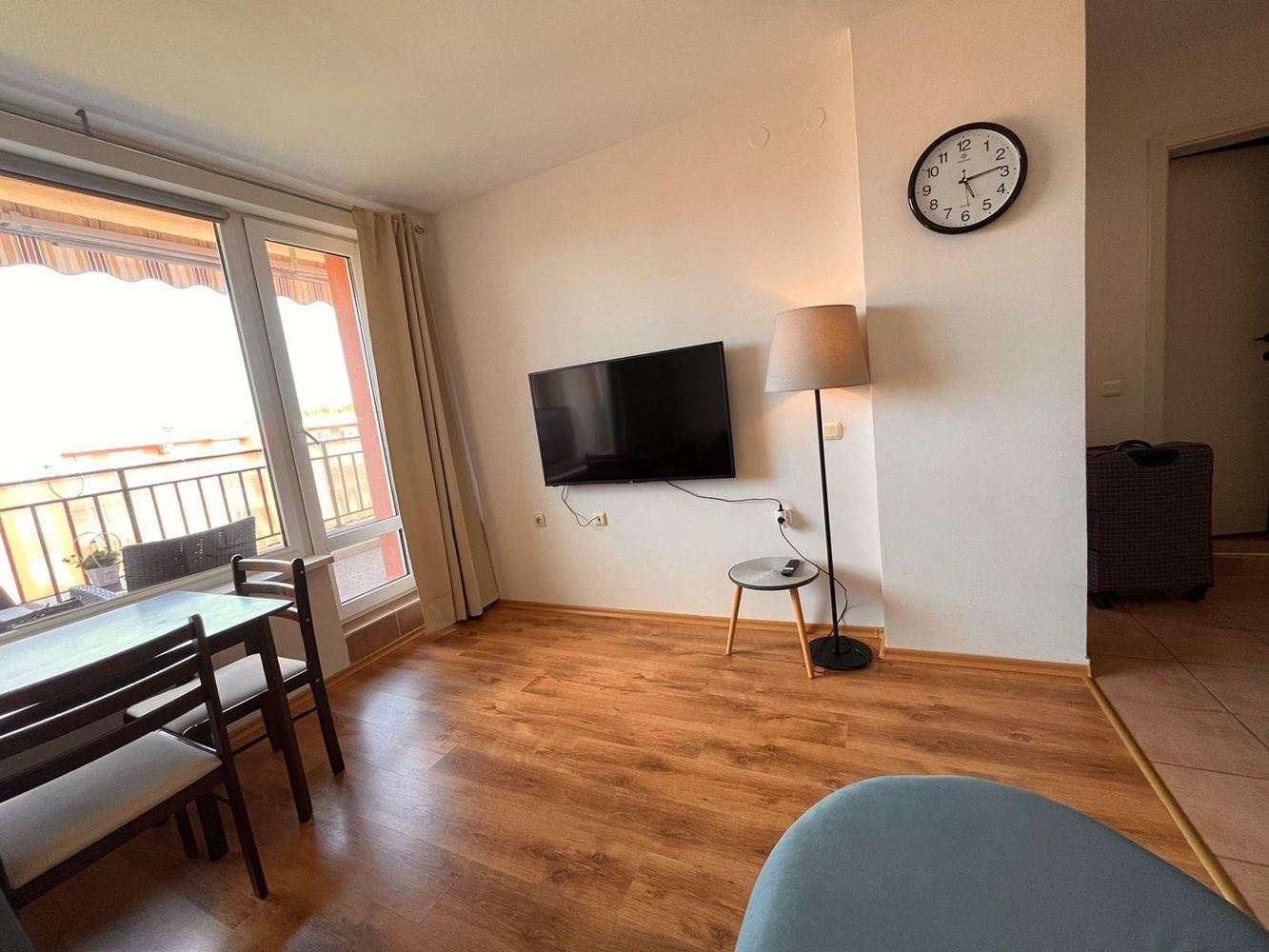 Dwupokojowe mieszkanie w Słonecznym Brzegu – komfort, spokój i zielone otoczenie w pięknym kompleksie