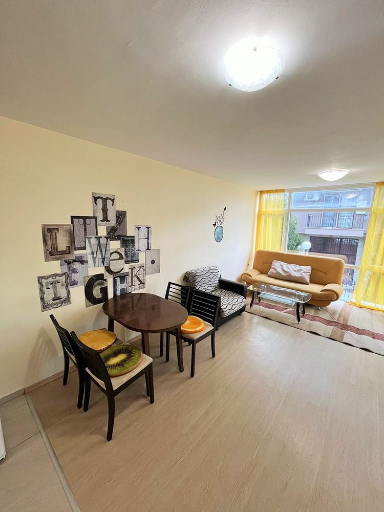 Słoneczne i przestronne mieszkanie dwupokojowe w Słonecznym Brzegu – w pełni umeblowane z doskonałą infrastrukturą kompleksu