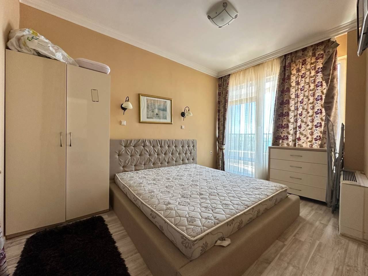Przestronny apartament z widokiem na morze w pierwszej linii brzegowej w Pomorie – nieruchomość wakacyjna z atmosferą luksusowego kurortu
