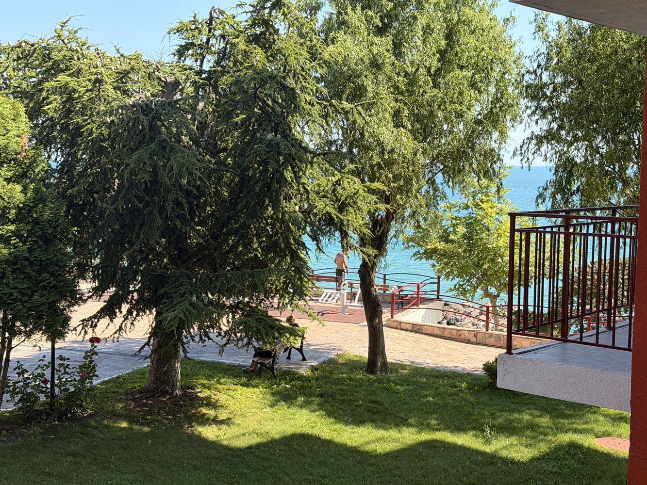 Apartament w absolutnie pierwszej linii w Świętym Własie! Przestronny apartament z jedną sypialnią z pięknym widokiem na morze