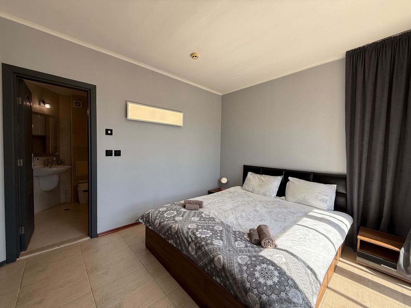 Przestronny apartament z dwiema sypialniami i pięknym widokiem w spokojnym kompleksie w pobliżu Słonecznego Brzegu